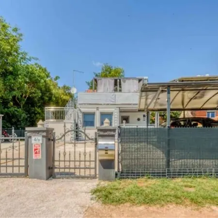 Dari Διαμέρισμα *